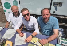 La firma dell’accordo: Massimo Tomasoni, Giacomo Ardemagni,  Matteo Rossi 
