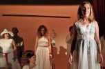 Elogio alla follia: viaggio teatrale nelle stanze del monastero di Astino