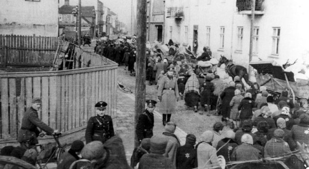 Raccontare Auschwitz. Un percorso con i libri e attraverso i libri che raccontano la deportazione