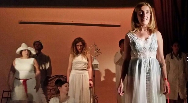 Elogio alla follia: viaggio teatrale nelle stanze del monastero di Astino
