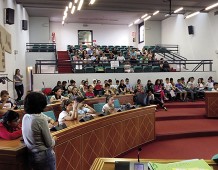 Conferenza stampa a più voci