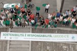 In migliaia al grande Abbraccio del Lago, in acqua e a terra