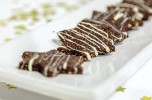 Stelle di Natale al farro con crema alle nocciole e fiocchi di neve