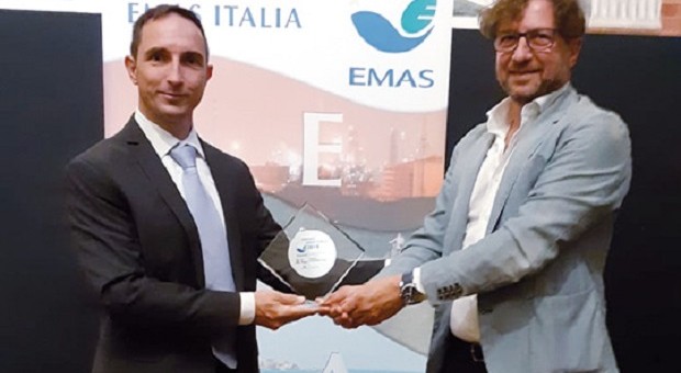 Dida foto > da sinistra: Eric Filippini (Responsabile Servizio Prevenzione, Protezione ed Ambiente) ed Ercole Tolettini (Responsabile Sistema di Gestione Ambientale) di Feralpi Siderurgica