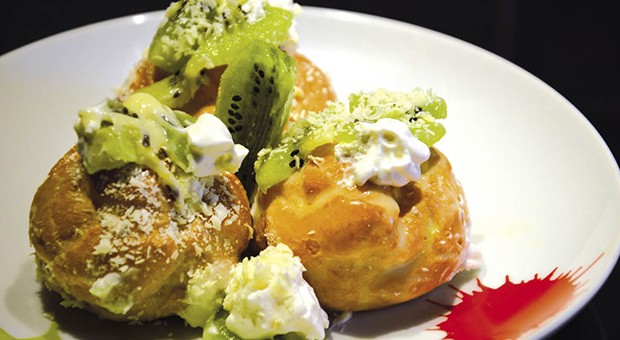 Profiteroles kiwi e cioccolato
