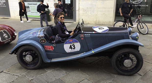 Mille Miglia 2016. Rievocazione storica a suon di clacson