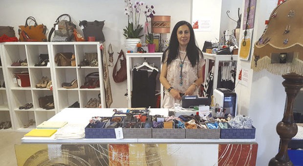 Dallo scarto alla boutique vintage. La sfida second-hand di Rivestiti