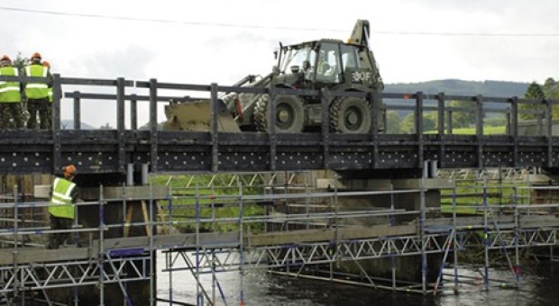 Un ponte di bottiglie di plastica in Scozia